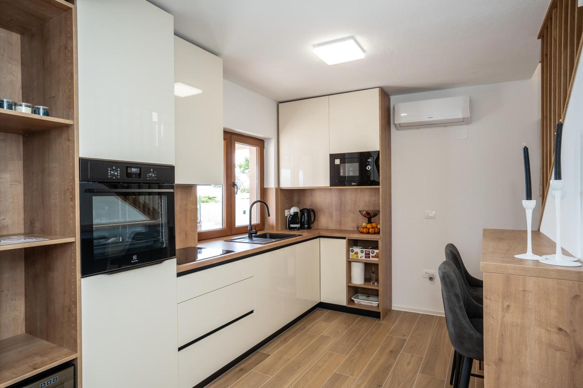 Villa Kamia With Private Heated Pool And Electric Vehicle Adapter Zubovići Εξωτερικό φωτογραφία